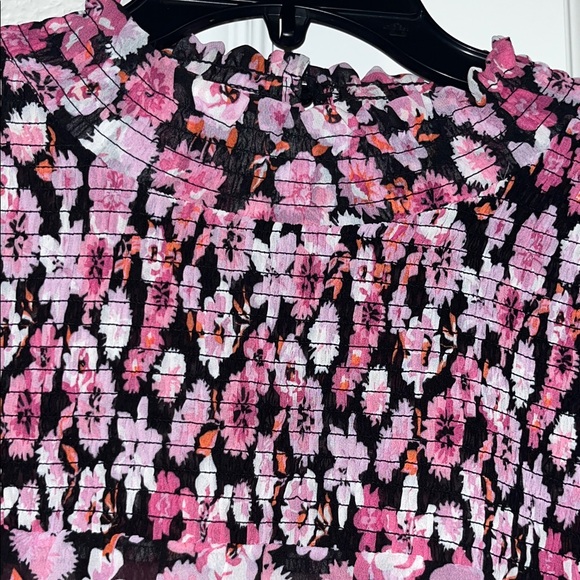 Elegant Floral Pink and Black Blouse - Picture 3 of 4